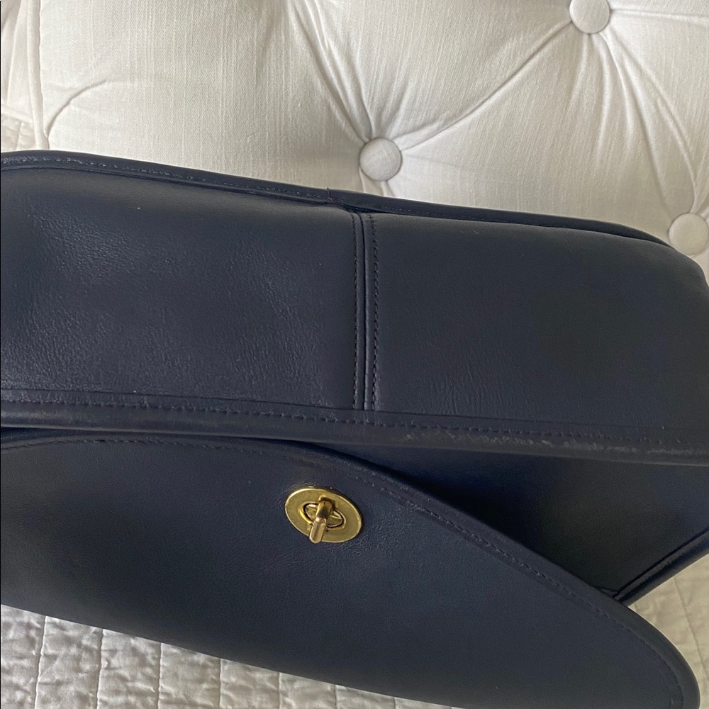 Vintage Coach Citi bag style 9790 in navy blue leather with brass hardware - Picture 4 of 8